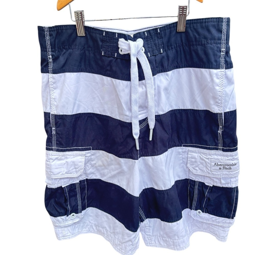 Abercrombie & fitch navy and white with a drawstring waist and cargo pockets